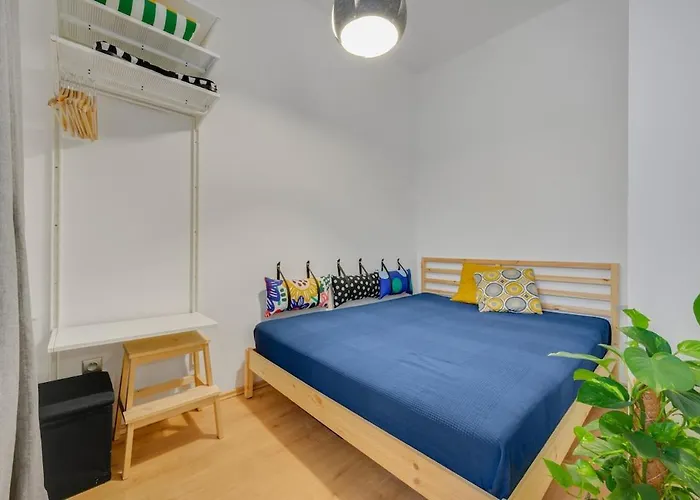 Compact And Snug In Old Town