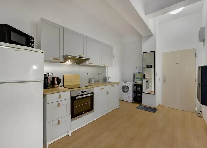 Compact And Snug In Old Town Apartment *